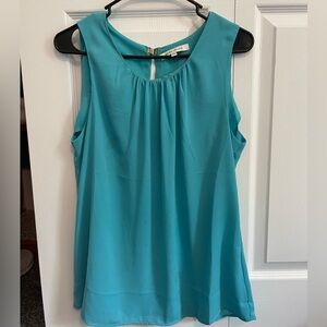 Blue Rose & Olive Sleeveless Flowy Blouse – Size Large 💙